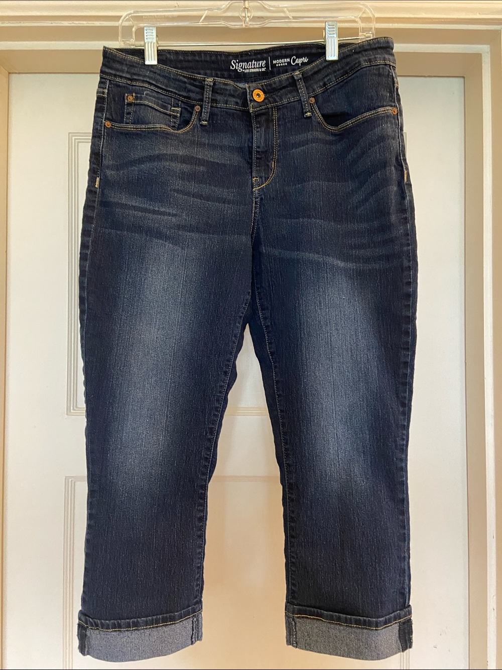 Signature by Levi Strauss Dark Indigo Capri jeans.
